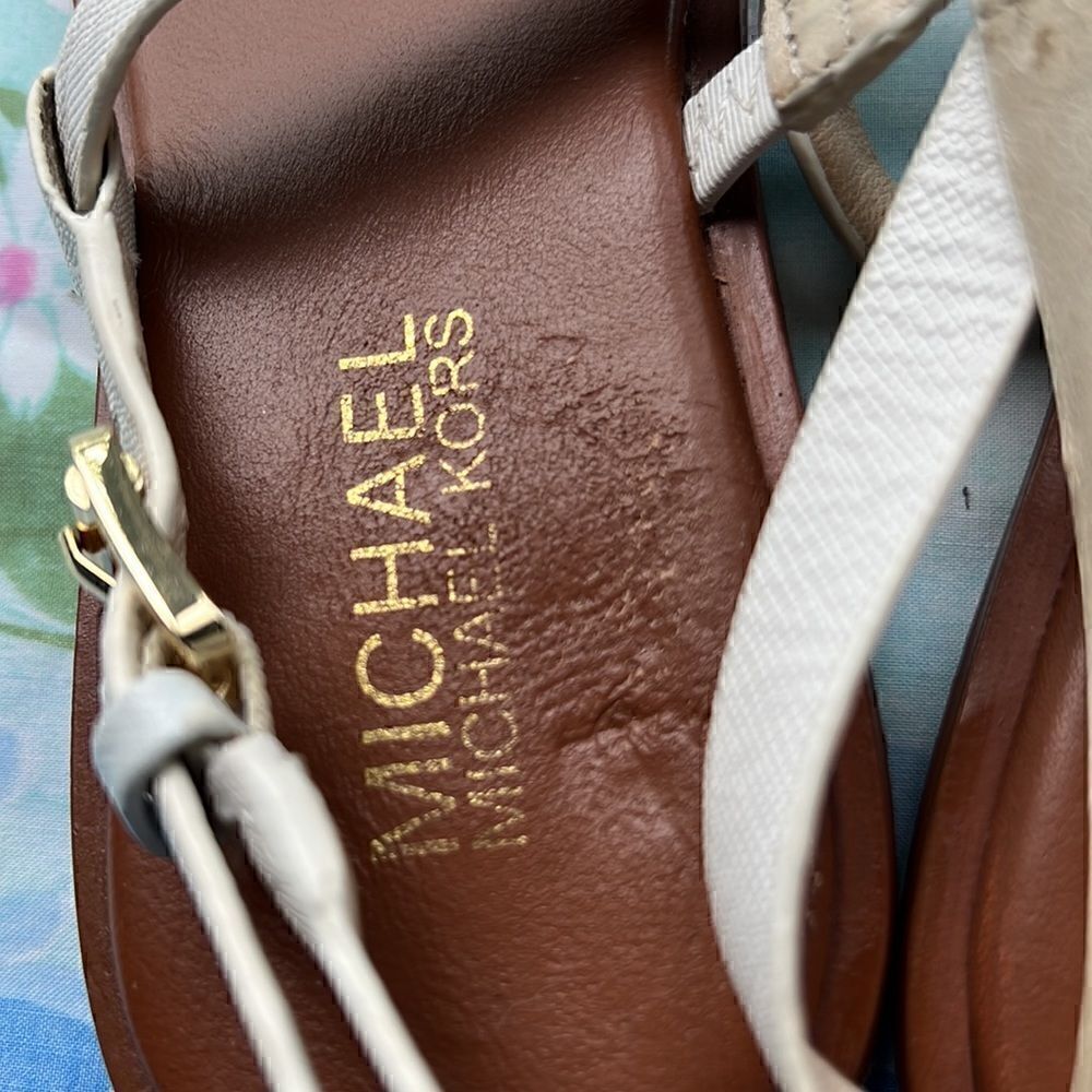 Michael Kors White Leather Logo Sandals Thongs - Picture 4 of 12